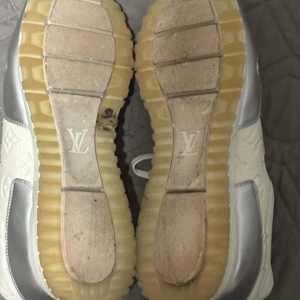 Louis Vuitton Run Away Sneaker White Monogram - Picture 5 of 6
